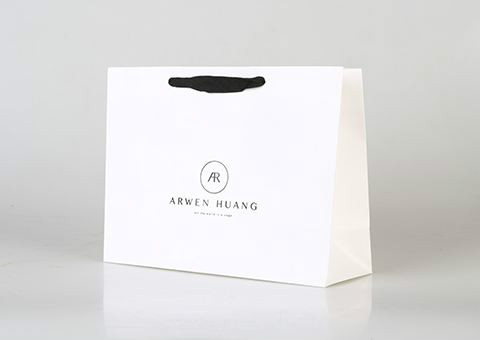 印刷白卡紙袋時(shí)，一定要覆膜嗎？